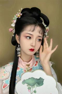 明代婉约妆容